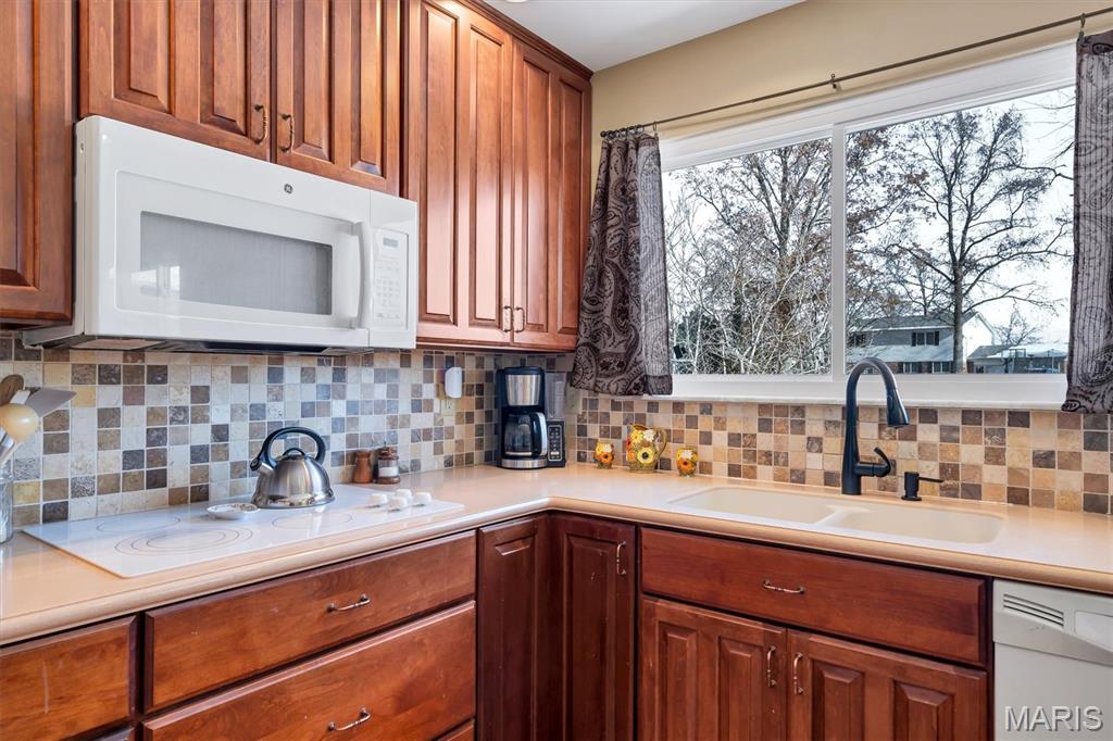 902 Rustic Manor Circle Ballwin, MO 63011 - Photo 12 of 42