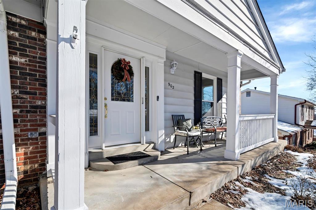 902 Rustic Manor Circle Ballwin, MO 63011 - Photo 3 of 42