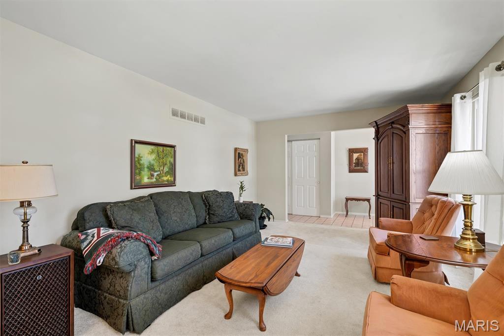 902 Rustic Manor Circle Ballwin, MO 63011 - Photo 4 of 42