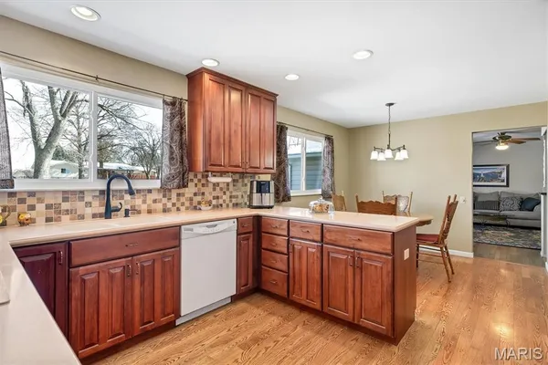 $425,000 | 902 Rustic Manor Circle, Ballwin, MO 63011