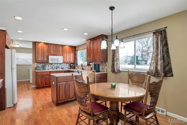 $435,000 | 902 Rustic Manor Circle, Ballwin, MO 63011