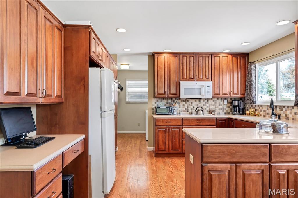 902 Rustic Manor Circle Ballwin, MO 63011 - Photo 10 of 42