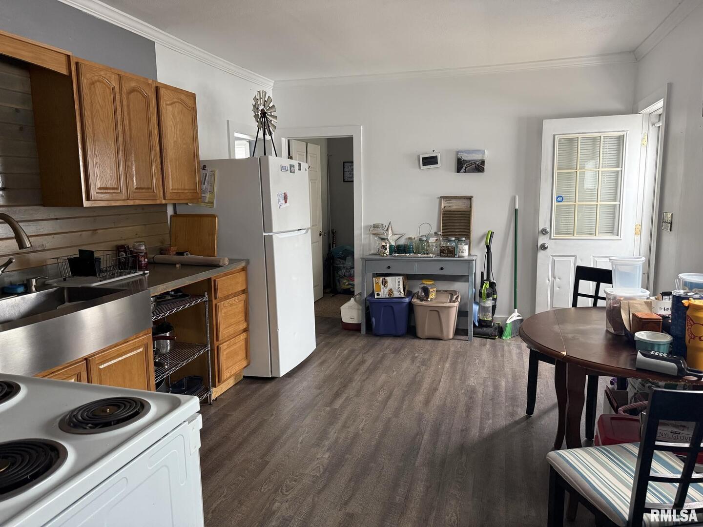 809 South Commercial Street Benton, IL 62812 - Photo 9 of 20 a kitchen with a refrigerator and a stove top oven
