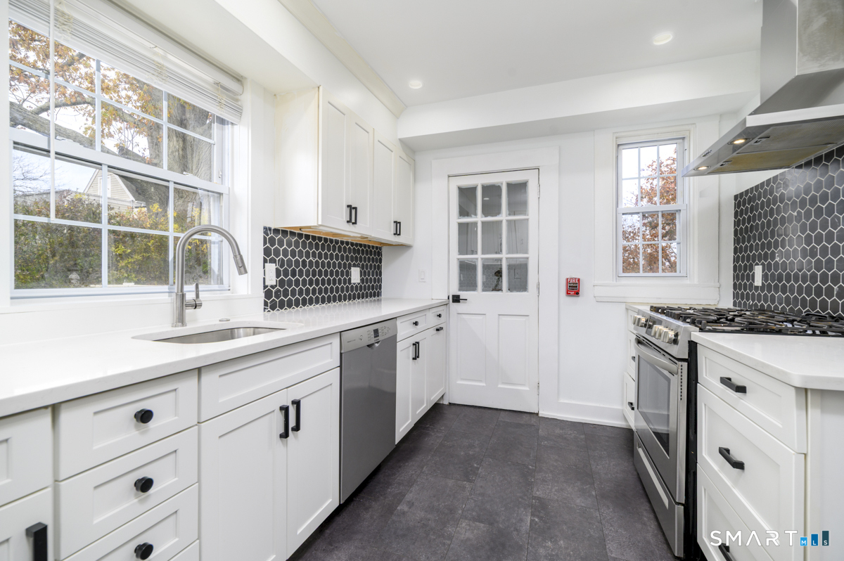 58 Post Road Fairfield, CT 06824 - Photo 4 of 22