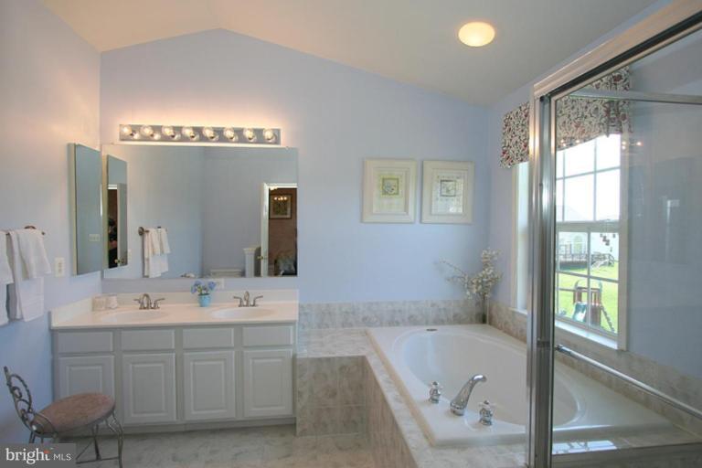 18704 Broken Oak Road Boyds, MD 20841 - Photo 15 of 26 Master Bath