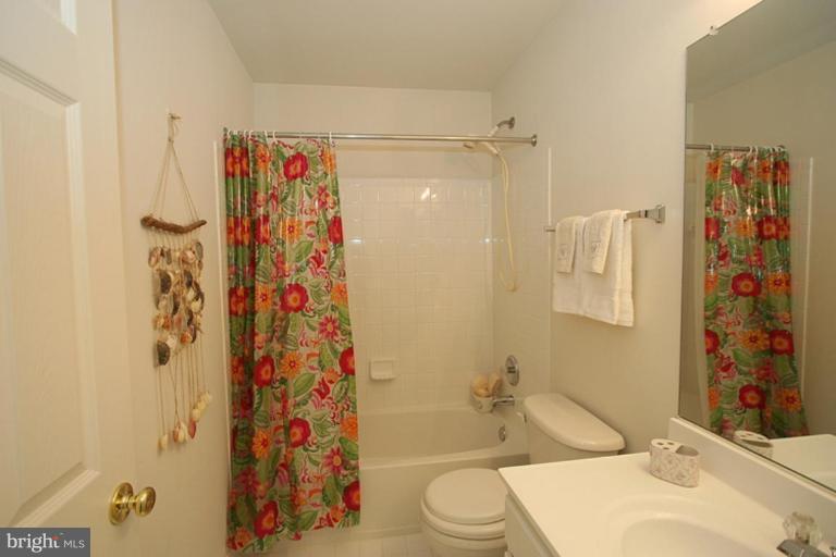 18704 Broken Oak Road Boyds, MD 20841 - Photo 18 of 26 Bath #2