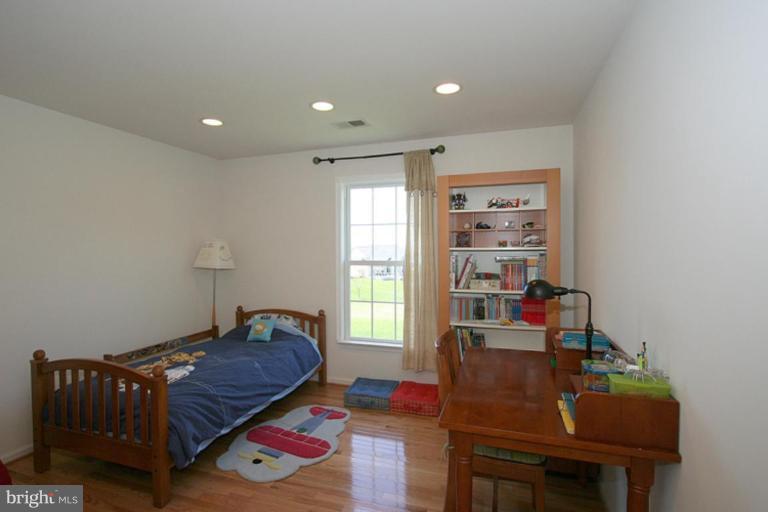 18704 Broken Oak Road Boyds, MD 20841 - Photo 19 of 26 Bedroom #4