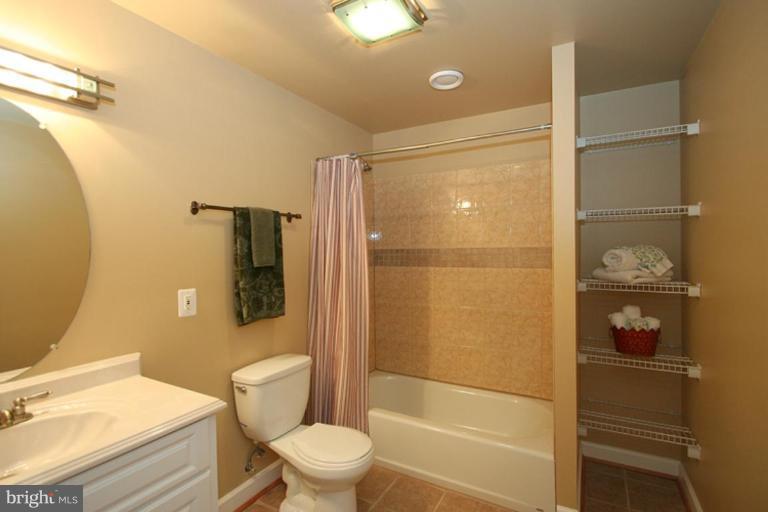 18704 Broken Oak Road Boyds, MD 20841 - Photo 23 of 26 Bath #3