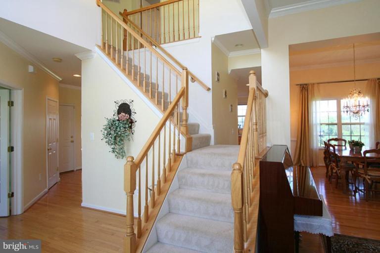 18704 Broken Oak Road Boyds, MD 20841 - Photo 4 of 26 Entrance / Foyer