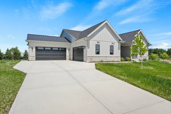 $975,000 | 6854 Karolina Way, Sun Prairie, WI 53590