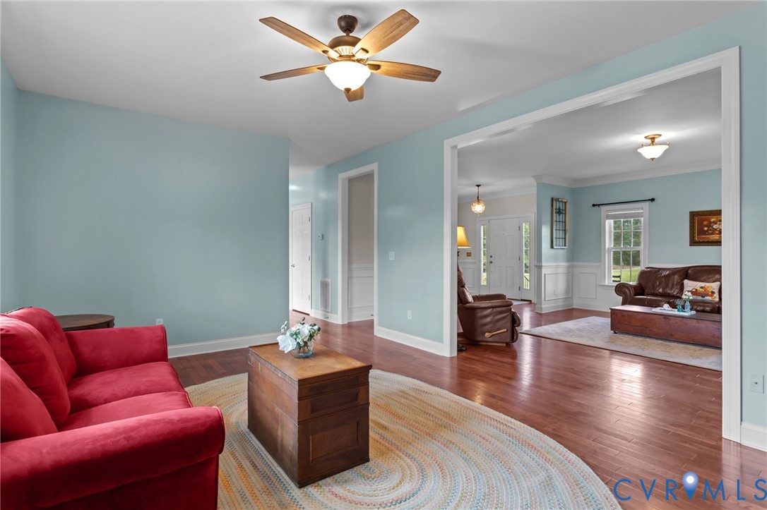 16431 River Road Chesterfield, VA 23838 - Photo 7 of 28 a living room with furniture