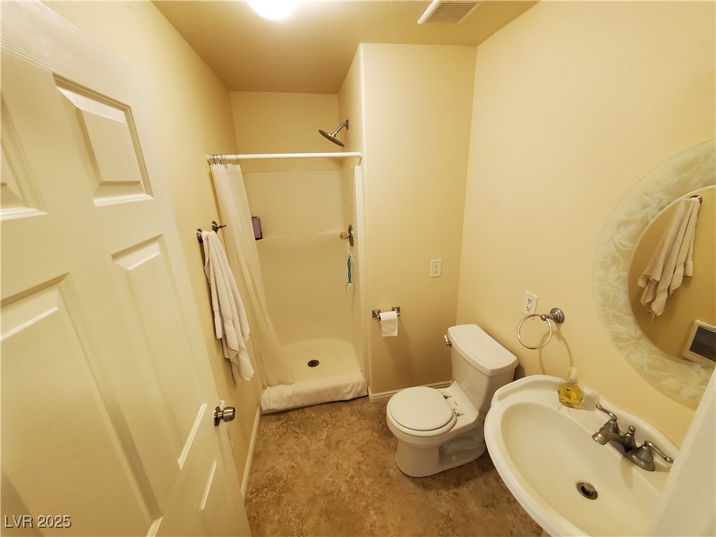 5272 Truman Lane Caliente, NV 89008 - Photo 6 of 39 Full bathroom featuring a shower with curtain, a sink, and toilet