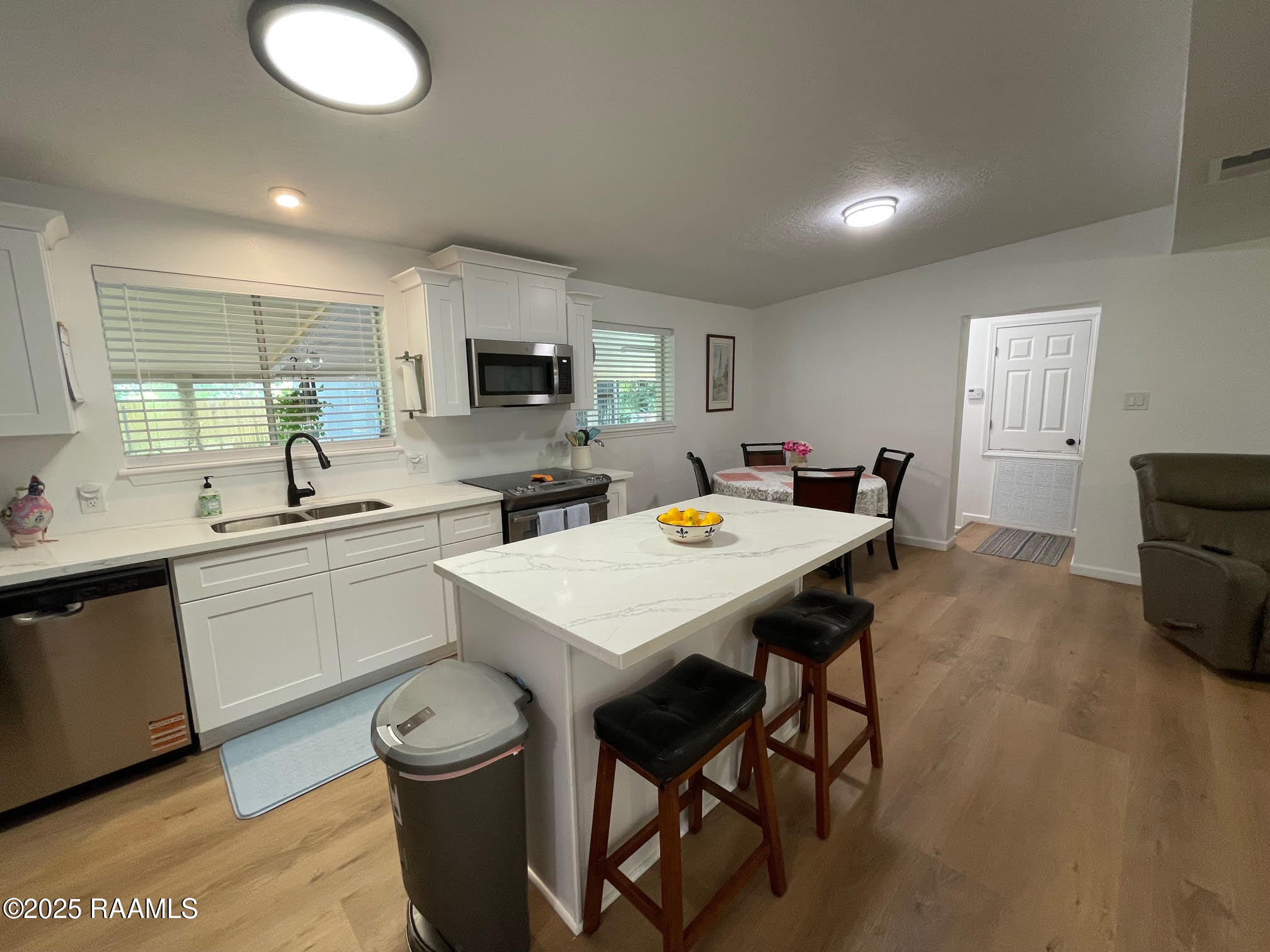 2305 Kramer Drive New Iberia, LA 70560 - Photo 7 of 29 q