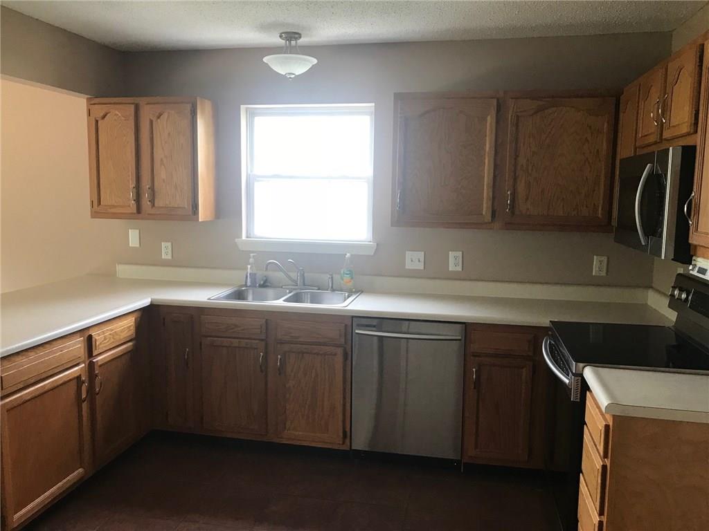 10859 Ravelle Road Indianapolis, IN 46234 - Photo 4 of 12