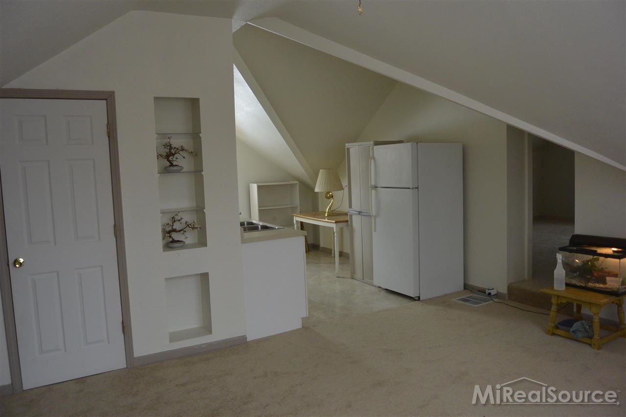 56040 Hayes Road Macomb, MI 48042 - Photo 14 of 23 31179320-13.JPG