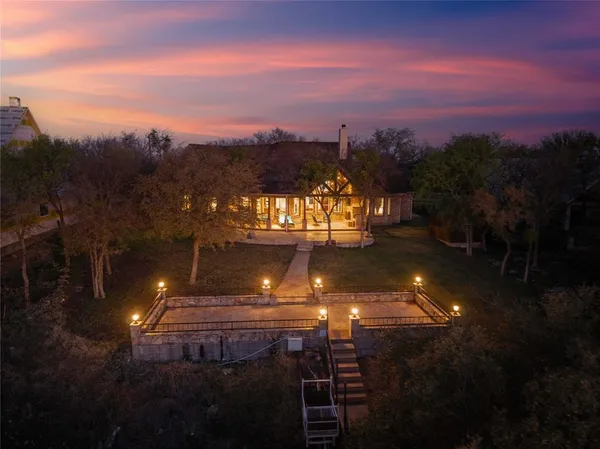 a view of a building in middle of the city