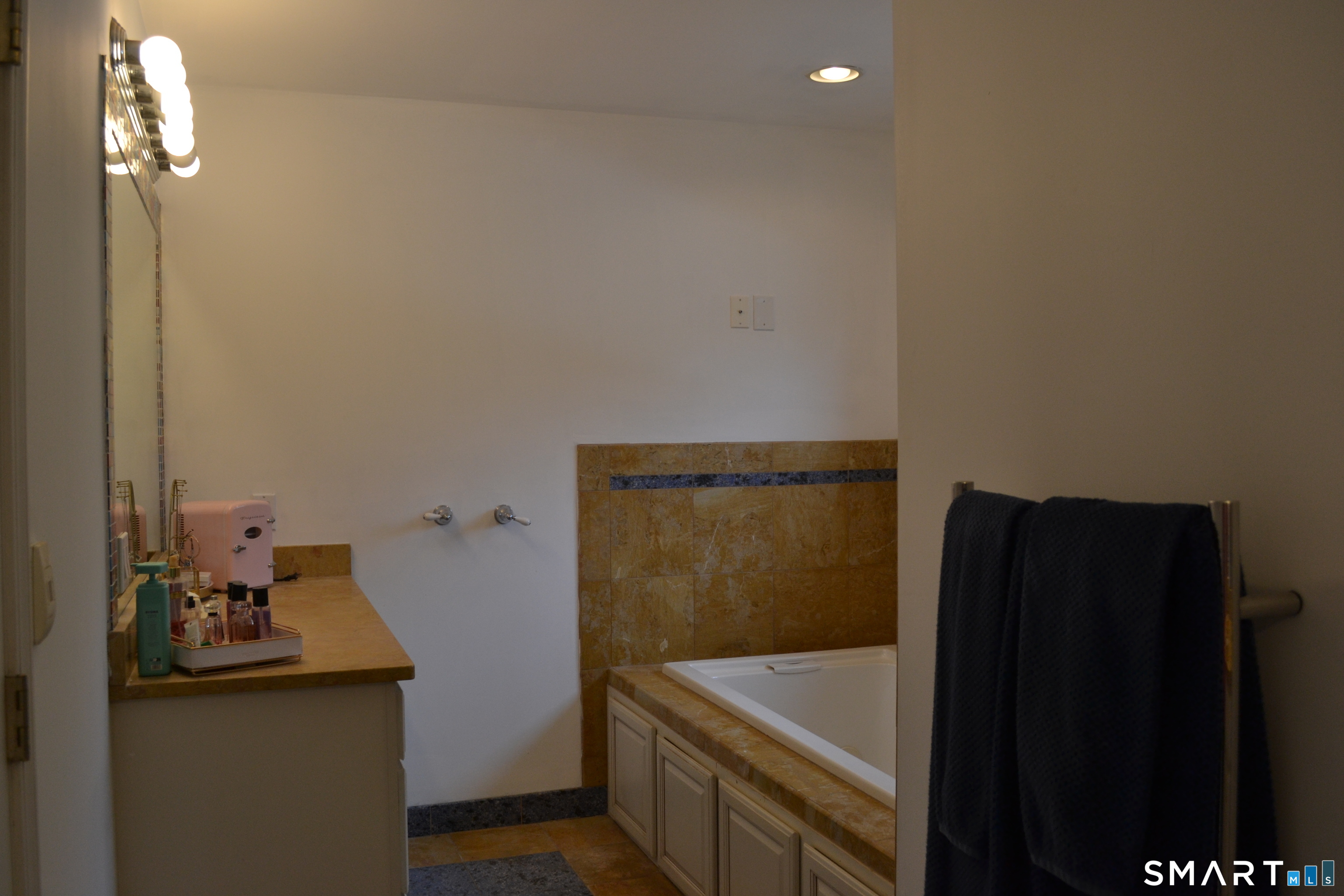 571 Old Colchester Road Montville, CT 06382 - Photo 19 of 25