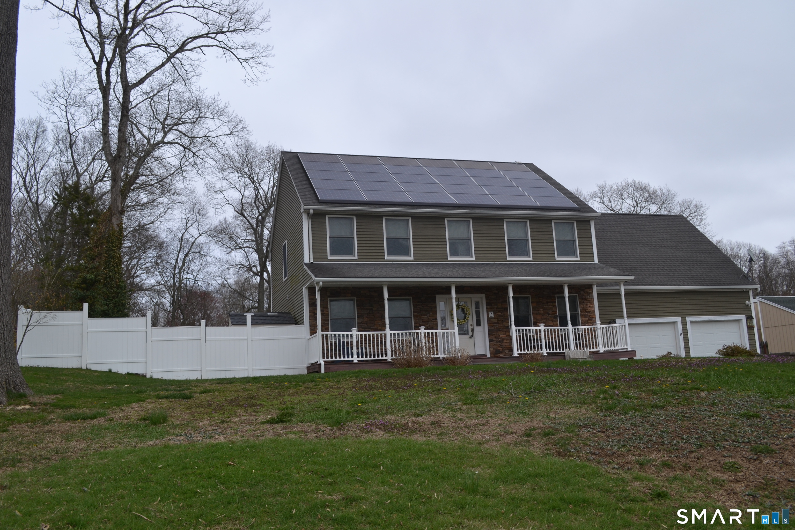 571 Old Colchester Road Montville, CT 06382 - Photo 2 of 25