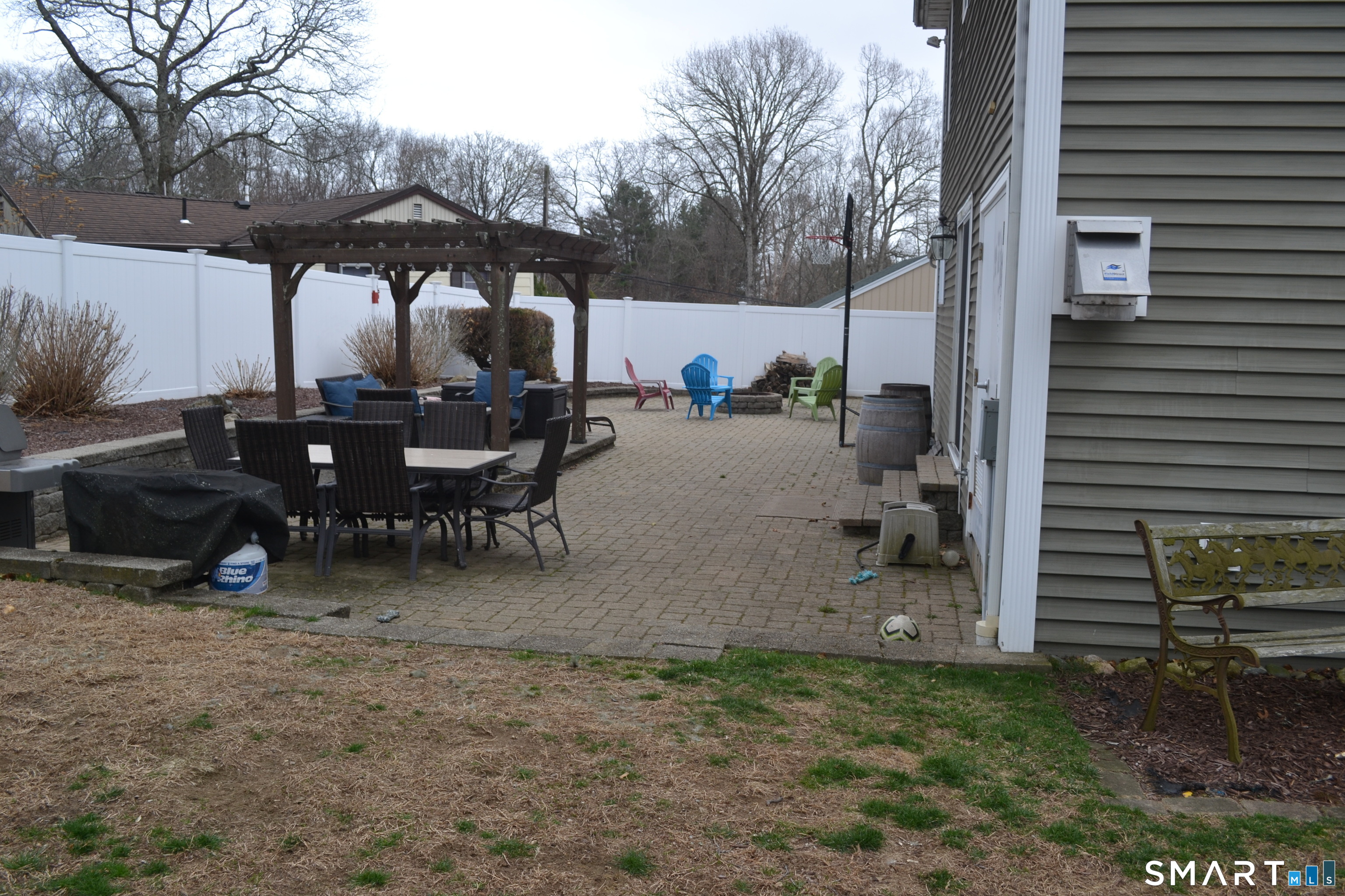 571 Old Colchester Road Montville, CT 06382 - Photo 6 of 25