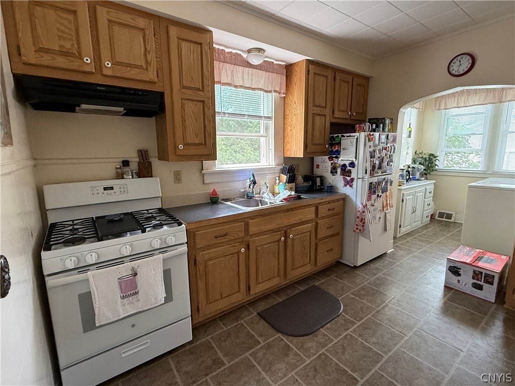 328 Elizabeth Street Oneida, NY 13421 - Photo 13 of 20