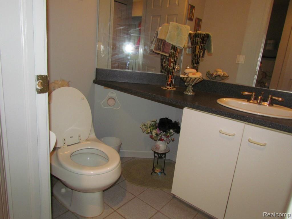415 Buttercup Drive Rochester, MI 48307 - Photo 14 of 17 IMG_0068.jpg