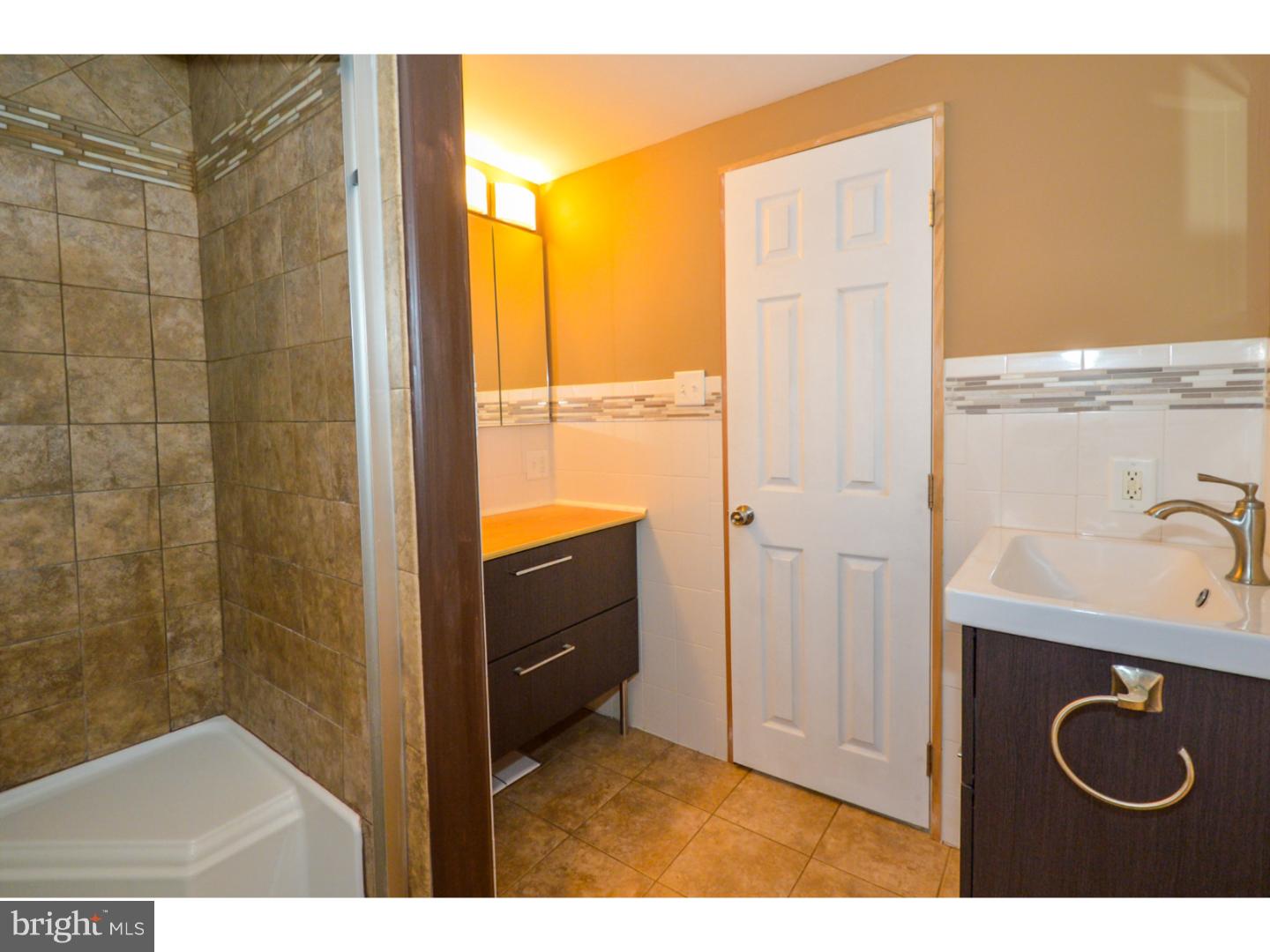 409 Poplar Road Flourtown, PA 19031 - Photo 20 of 25 Master Bathroom