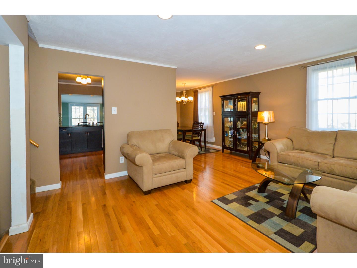 409 Poplar Road Flourtown, PA 19031 - Photo 7 of 25 Living Room