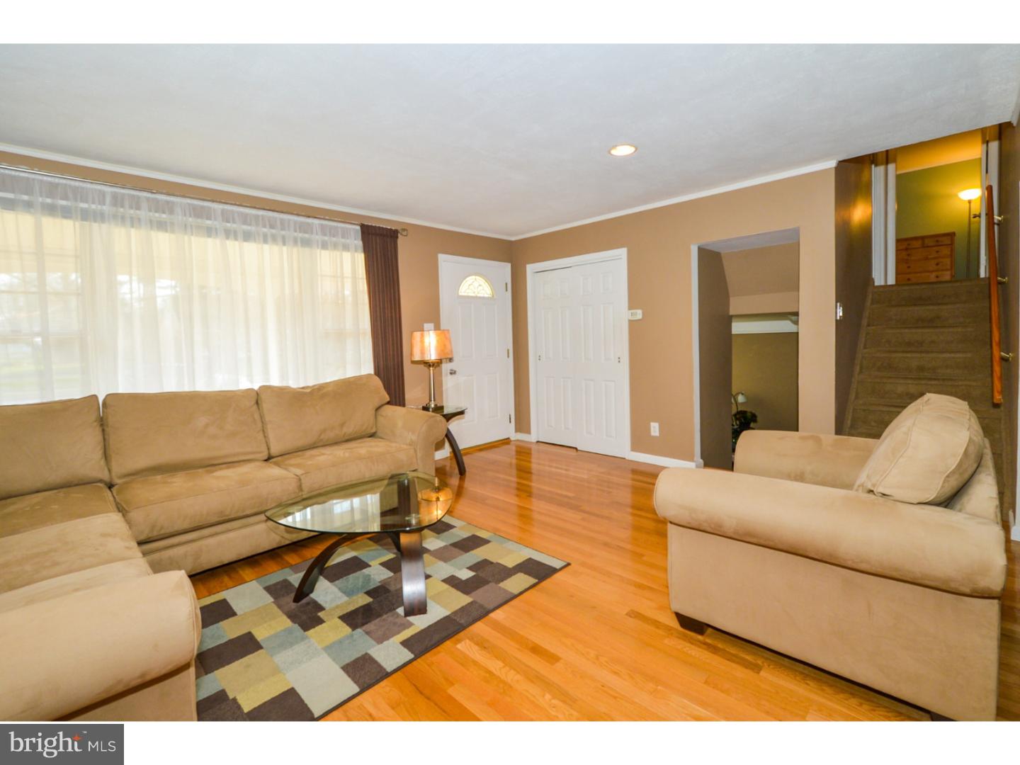 409 Poplar Road Flourtown, PA 19031 - Photo 8 of 25 Living Room