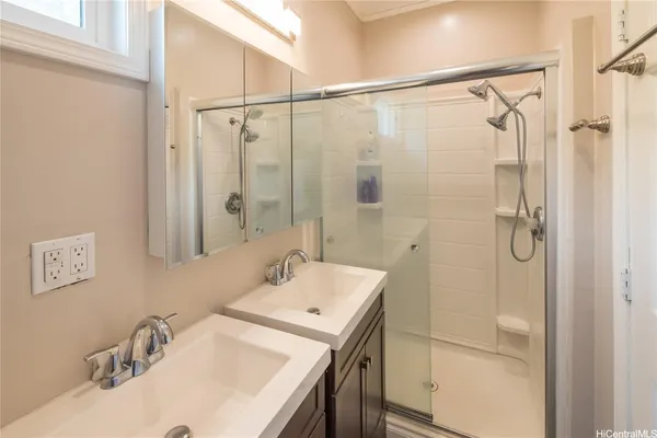 $1,750,000 | 53-797 Kamehameha Highway, Hauula, HI 96717