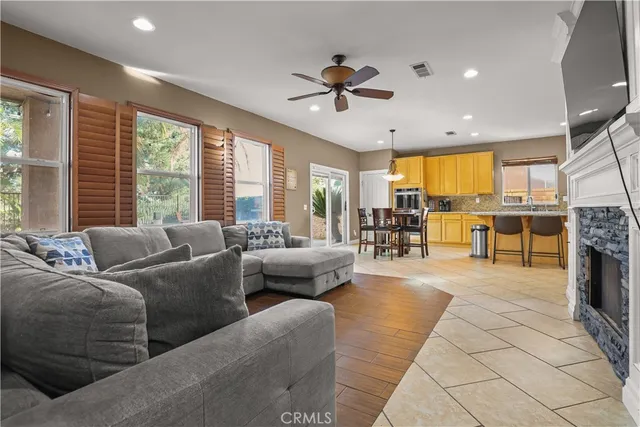 $999,989 | 29724 Castlebury Place, Castaic, CA 91384