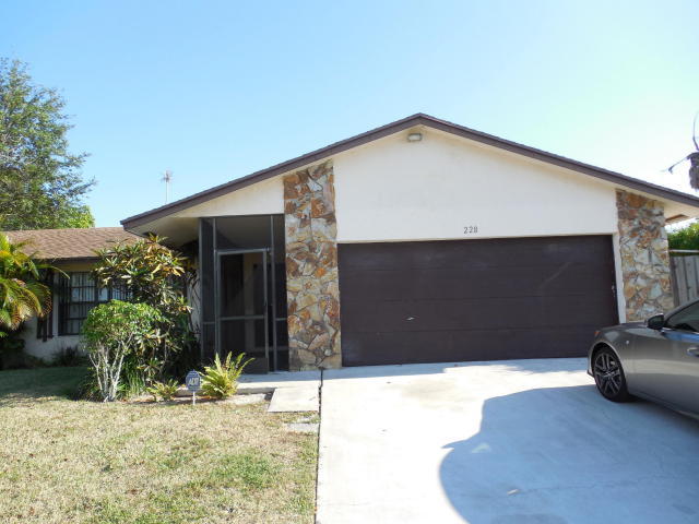 228 Bobwhite Road Royal Palm Beach, FL 33411 - Photo 3 of 10 20150414231935003481000000-o