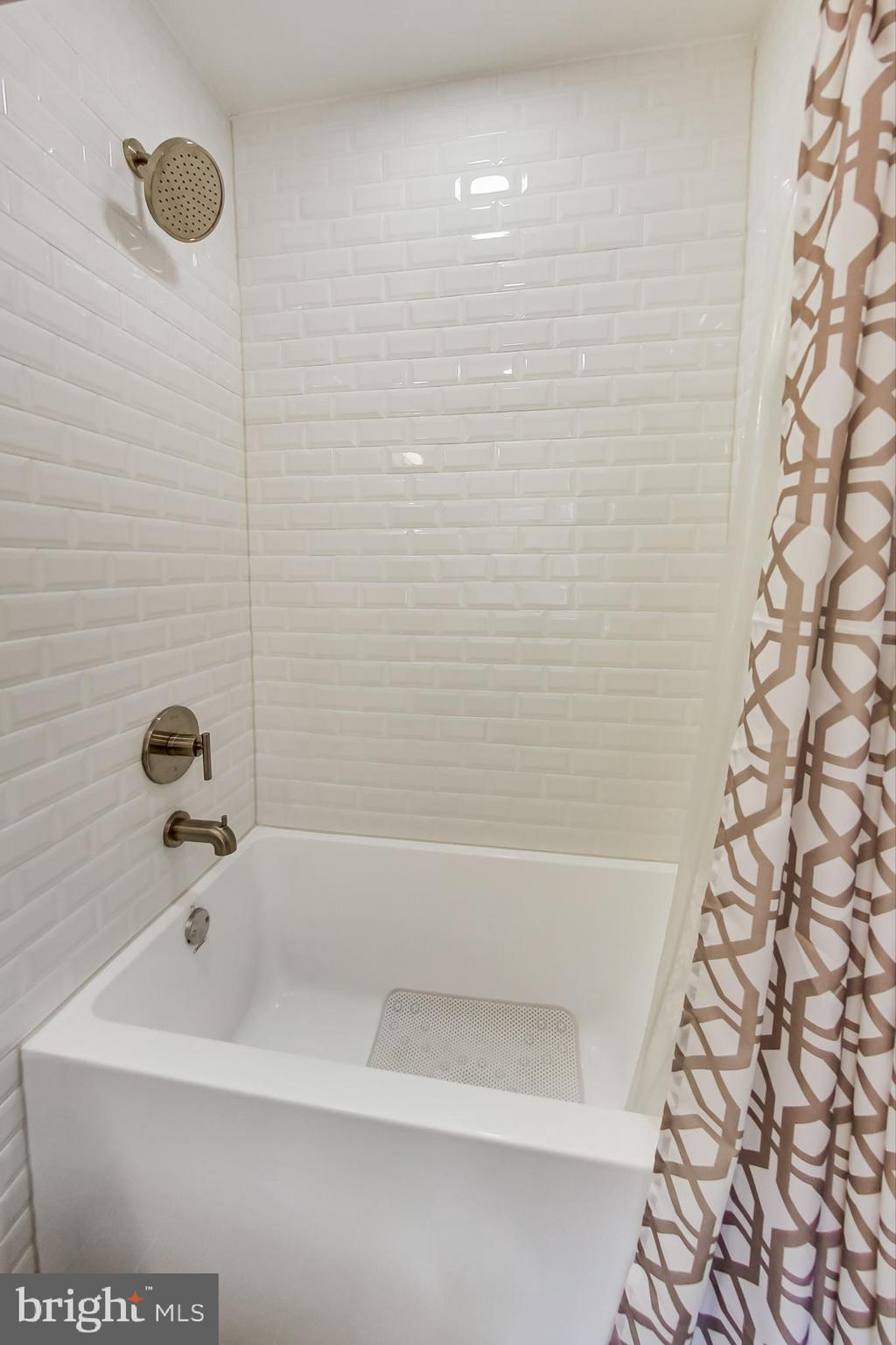 2370 Champlain Street Northwest, Unit 36 Washington, DC 20009 - Photo 11 of 17