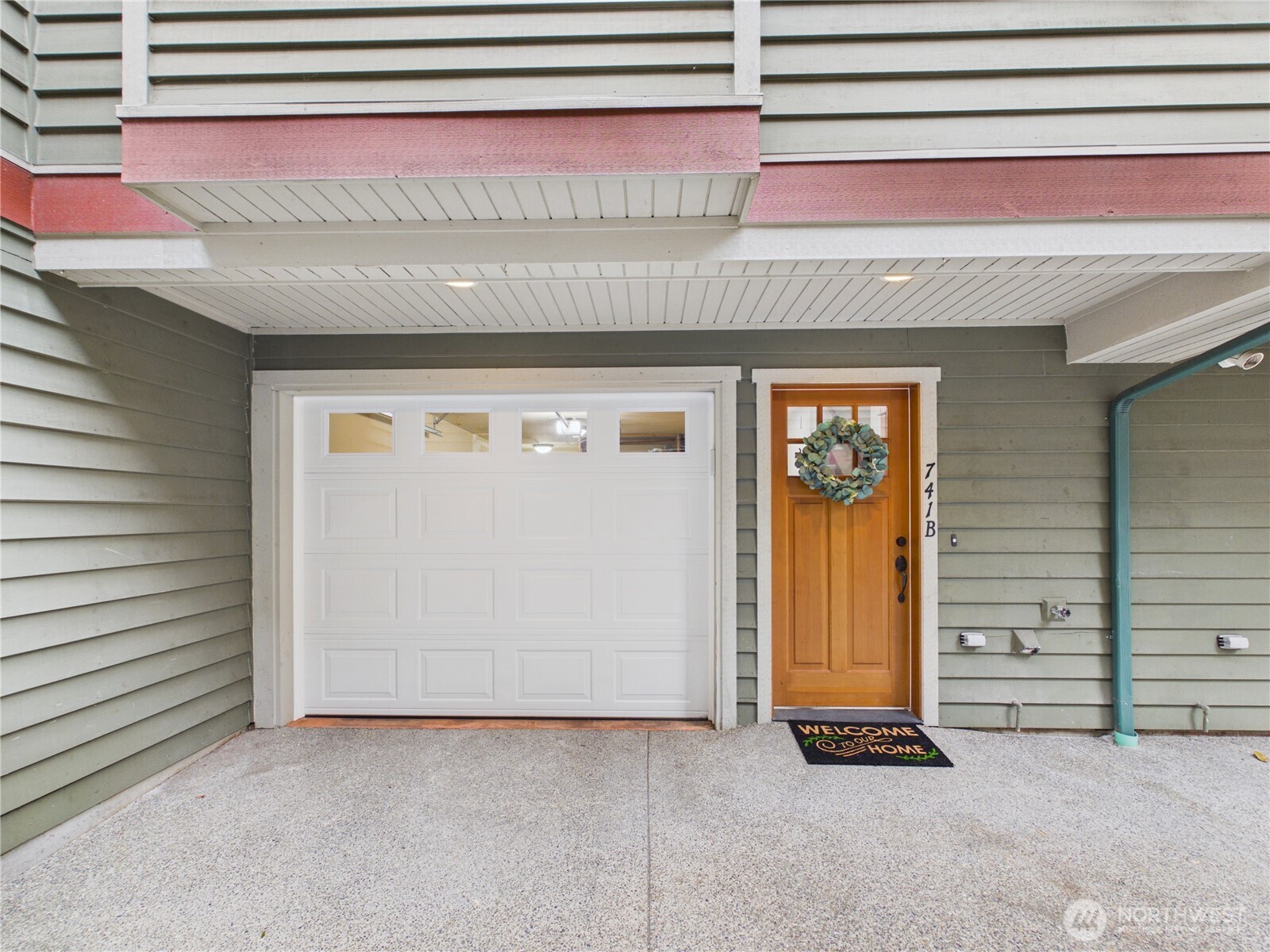 741 North 94th Street, Unit B Seattle, WA 98103 - Photo 8 of 32