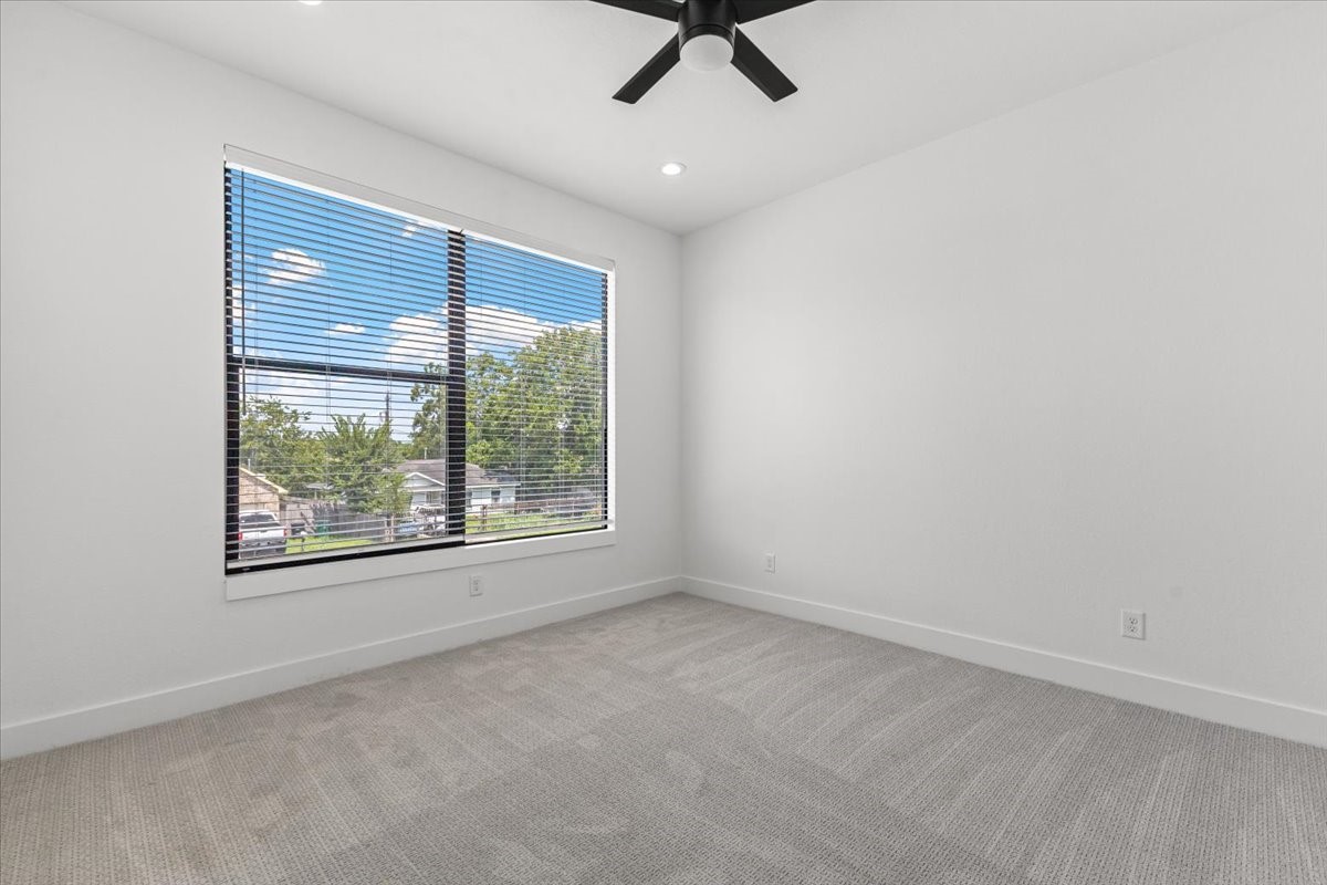 5110 Longmeadow Street, Unit B Houston, TX 77033 - Photo 21 of 25 an empty room with a window