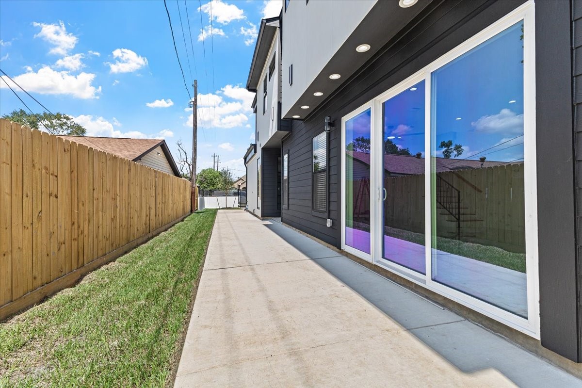5110 Longmeadow Street, Unit B Houston, TX 77033 - Photo 4 of 25 a view of a pathway with a balcony
