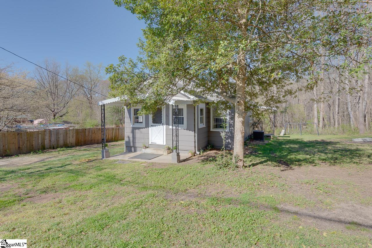 111 Trammell Road Marietta, SC 29661 - Photo 3 of 28