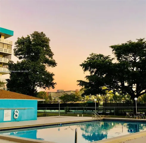 $2,100 | 901 Hillcrest Drive, Unit 415, Hollywood, FL 33021