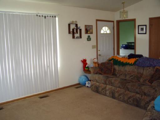 124 Windward Lane Rochelle, IL 61068 - Photo 4 of 7