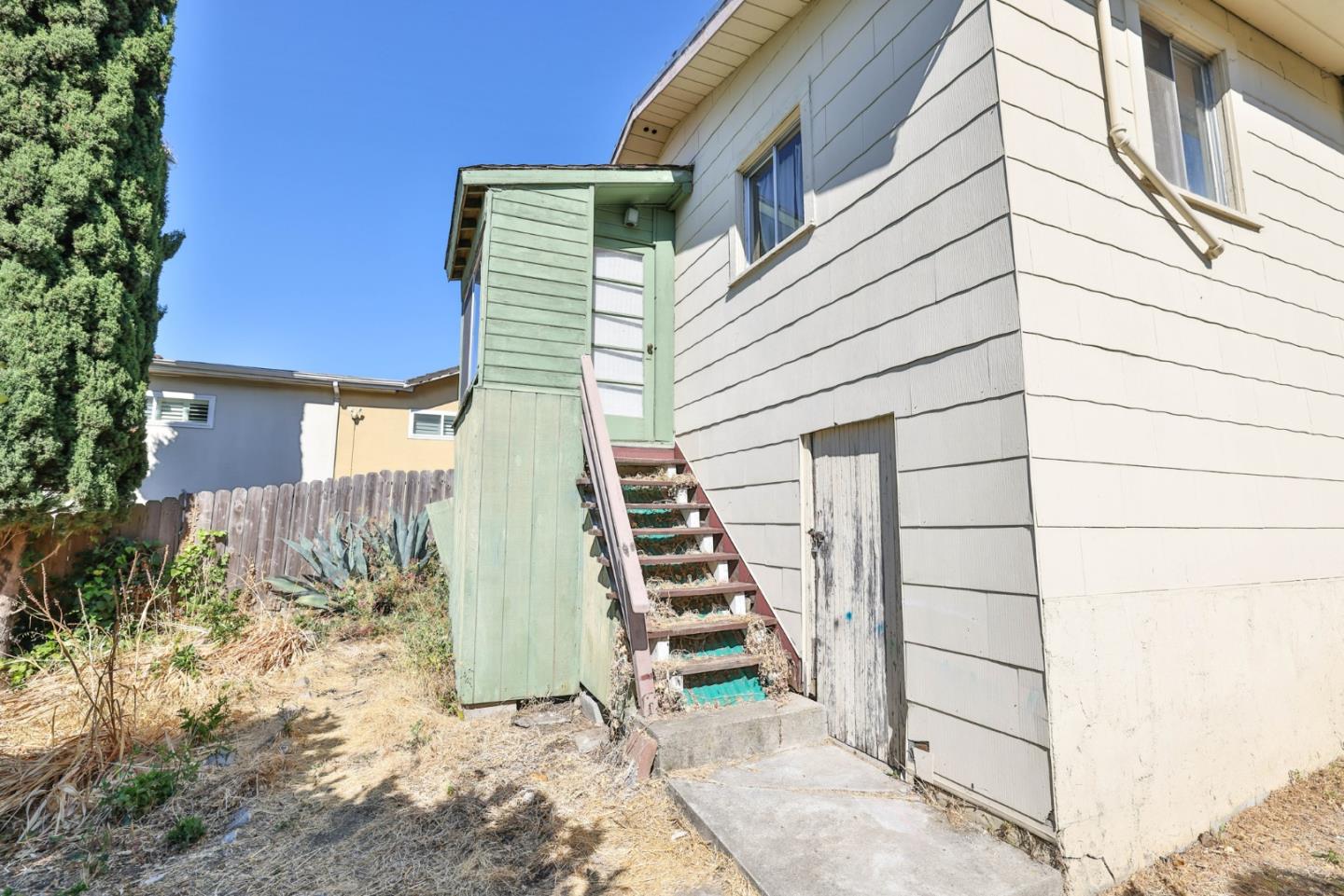 2291 Upland Road San Leandro, CA 94578 - Photo 19 of 32 a view of outdoor space and deck