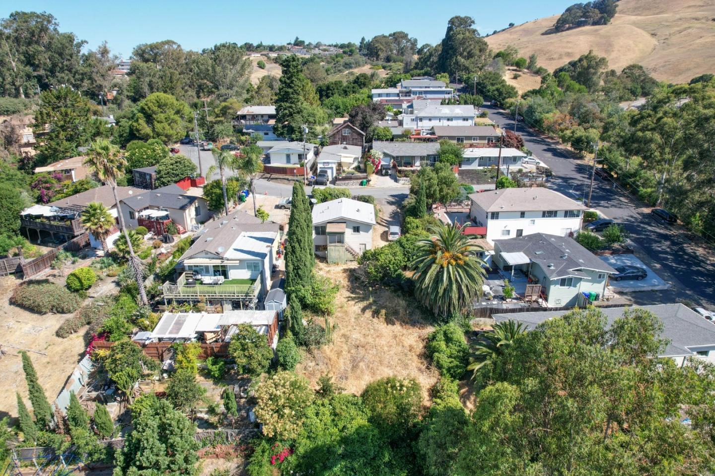 2291 Upland Road San Leandro, CA 94578 - Photo 27 of 32 an aerial view of residential houses with outdoor space
