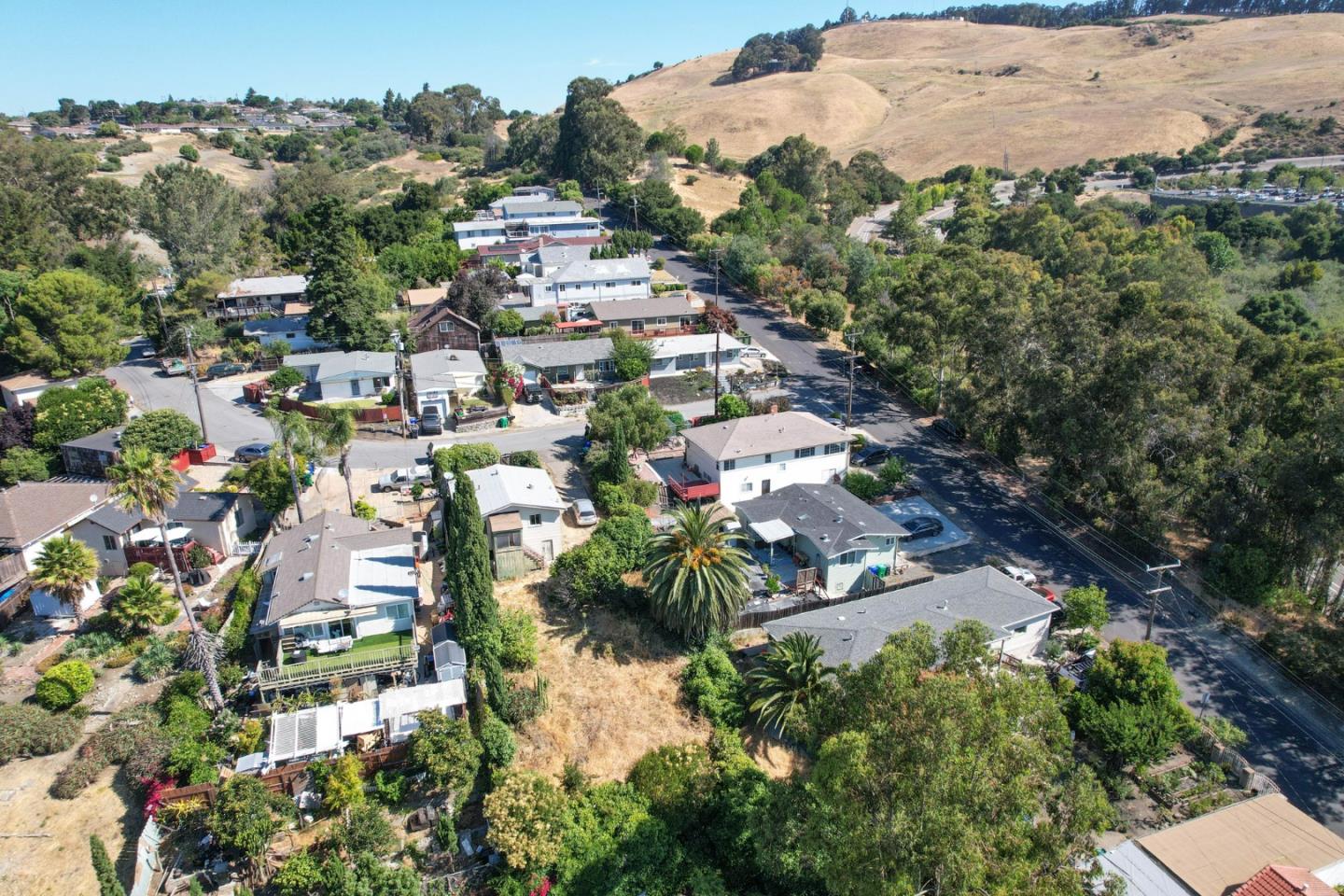 2291 Upland Road San Leandro, CA 94578 - Photo 28 of 32 an aerial view of residential houses with outdoor space