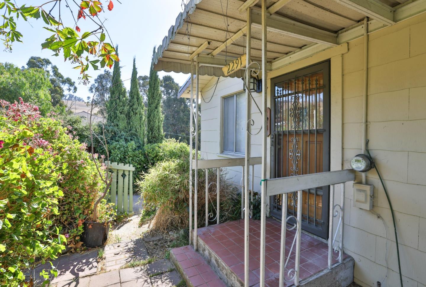 2291 Upland Road San Leandro, CA 94578 - Photo 4 of 32 a view of entryway