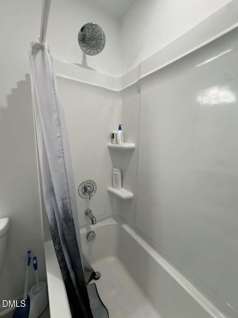 13031 Rover Street Charlotte, NC 28273 - Photo 11 of 29 a bathroom with a bathtub