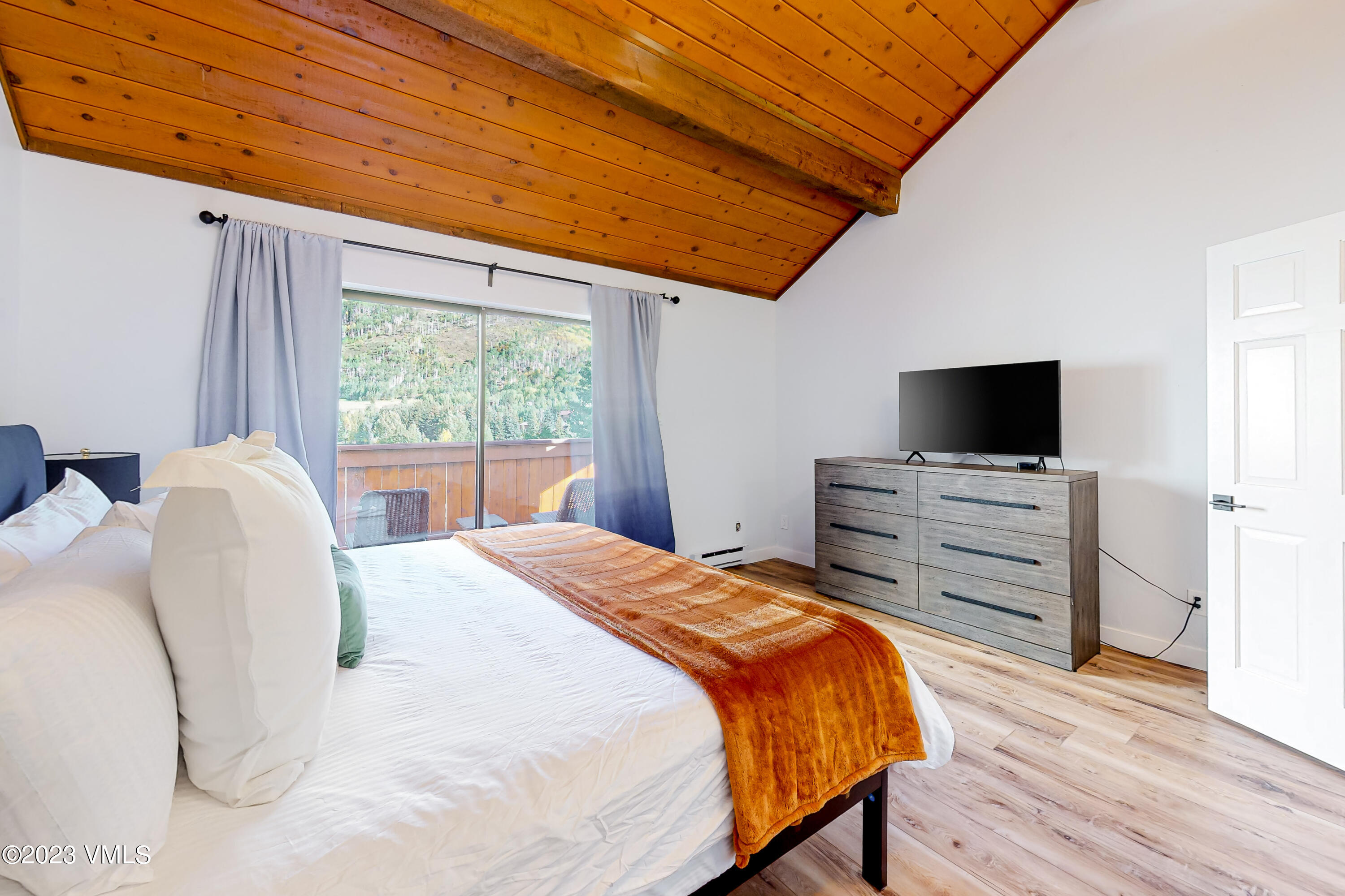 1839 Meadow Ridge Road, Unit D Vail, CO 81657 - Photo 8 of 19 a bedroom with a bed and flat screen tv