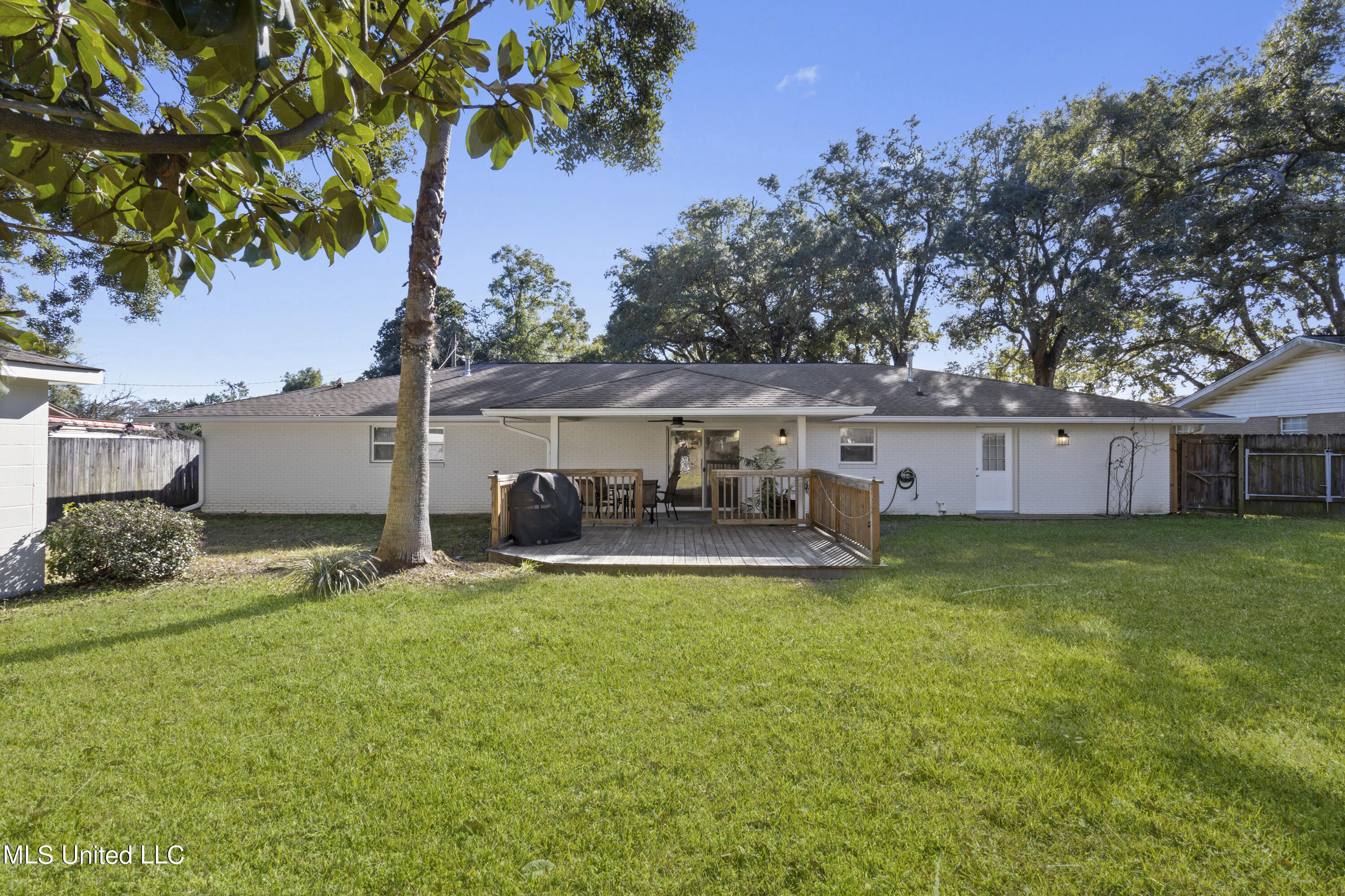 1056 Cherokee Street Biloxi, MS 39530 - Photo 2 of 27 024