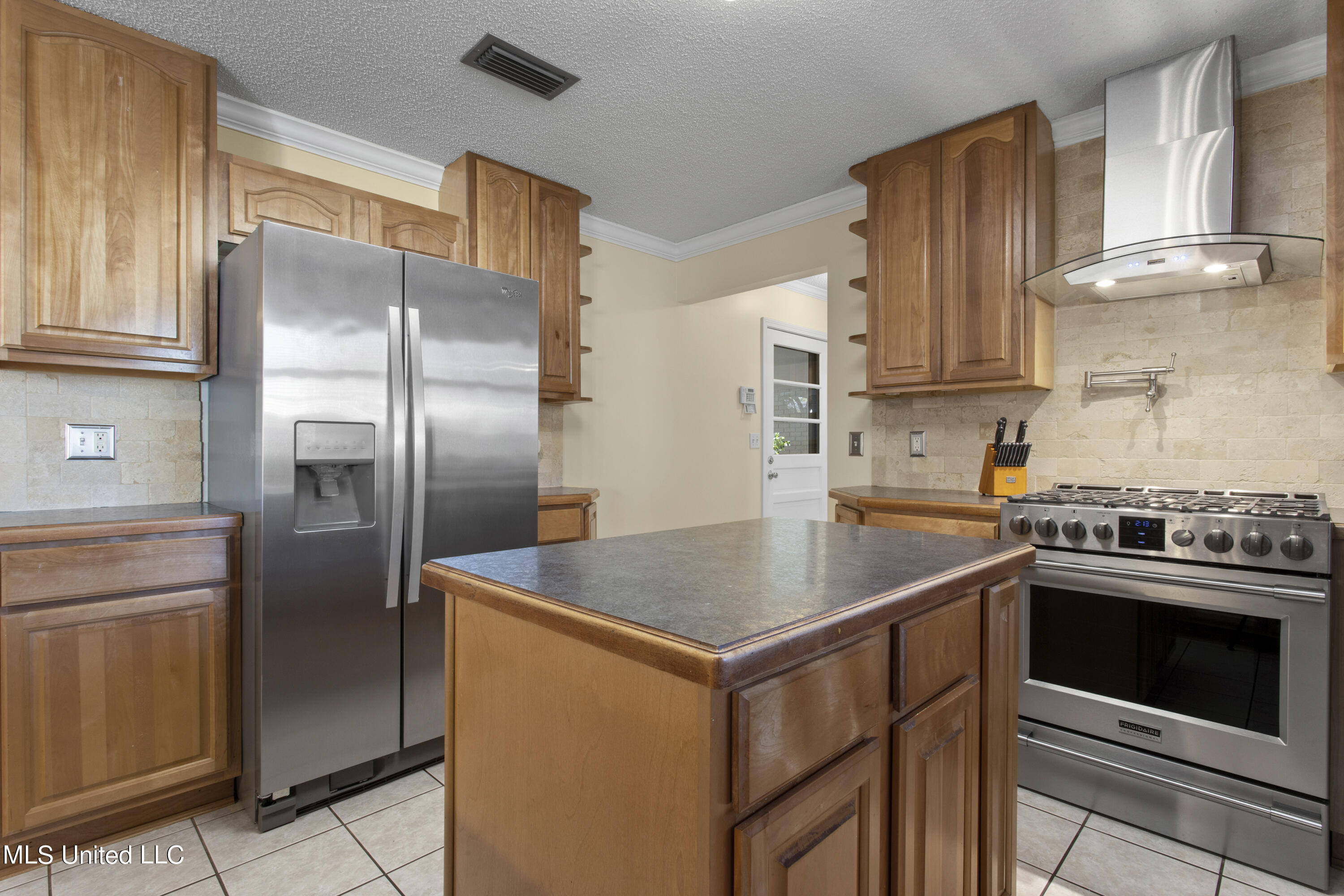 1056 Cherokee Street Biloxi, MS 39530 - Photo 22 of 27 012