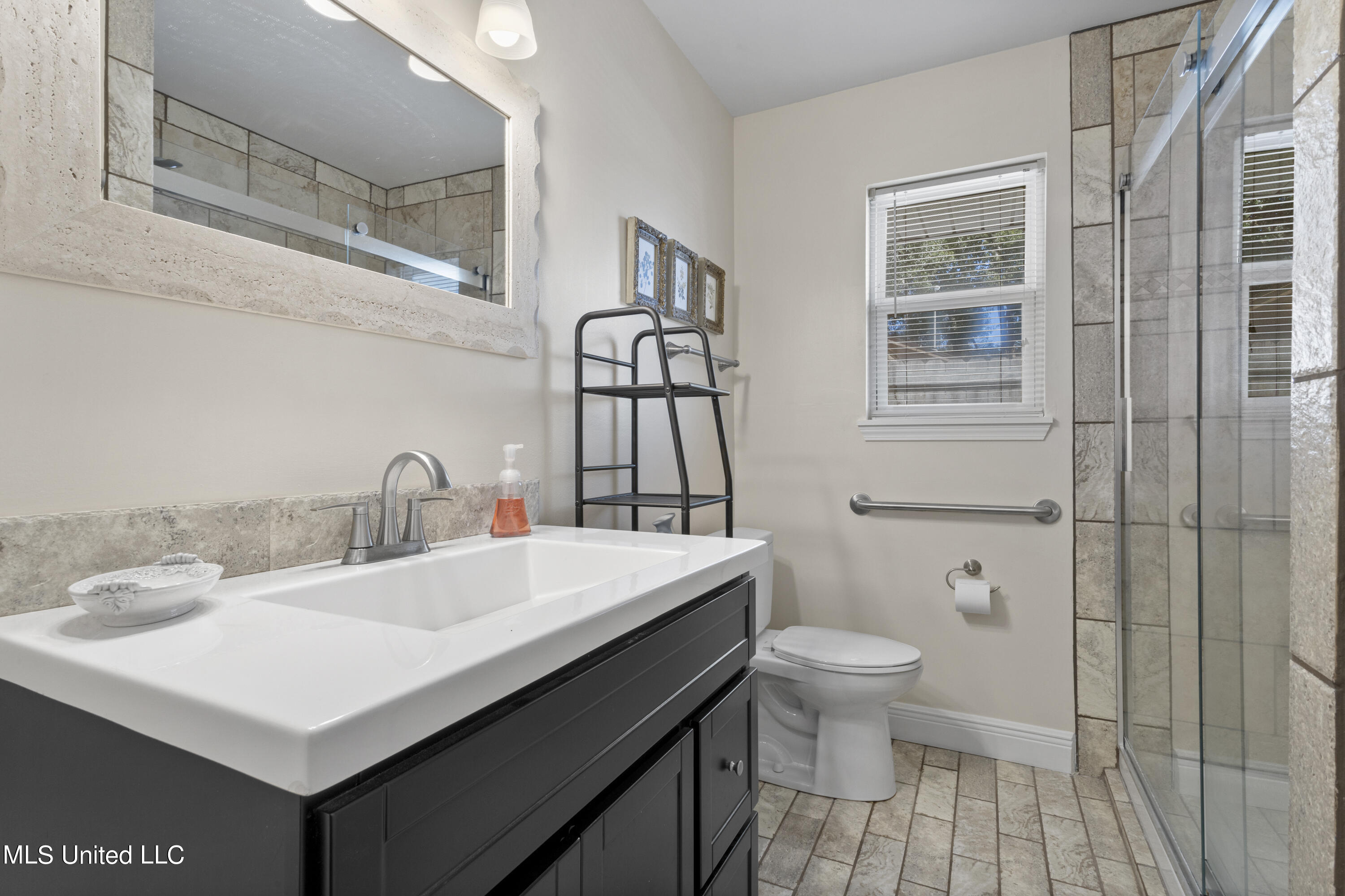 1056 Cherokee Street Biloxi, MS 39530 - Photo 23 of 27 019