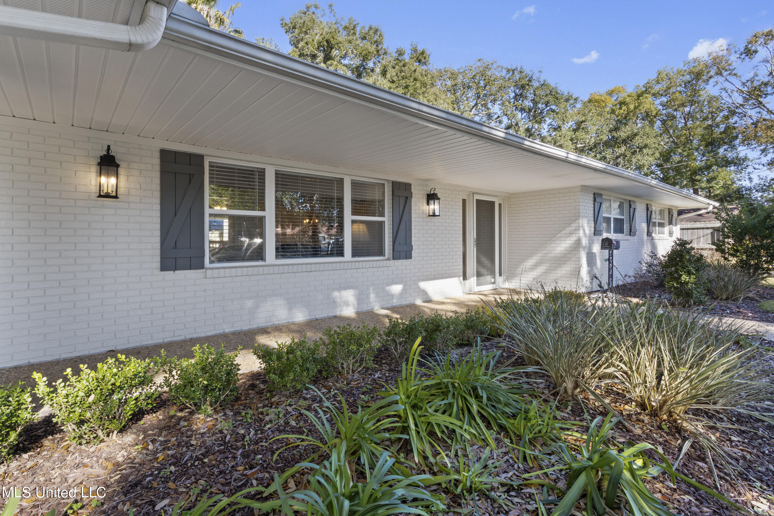 1056 Cherokee Street Biloxi, MS 39530 - Photo 3 of 27 002