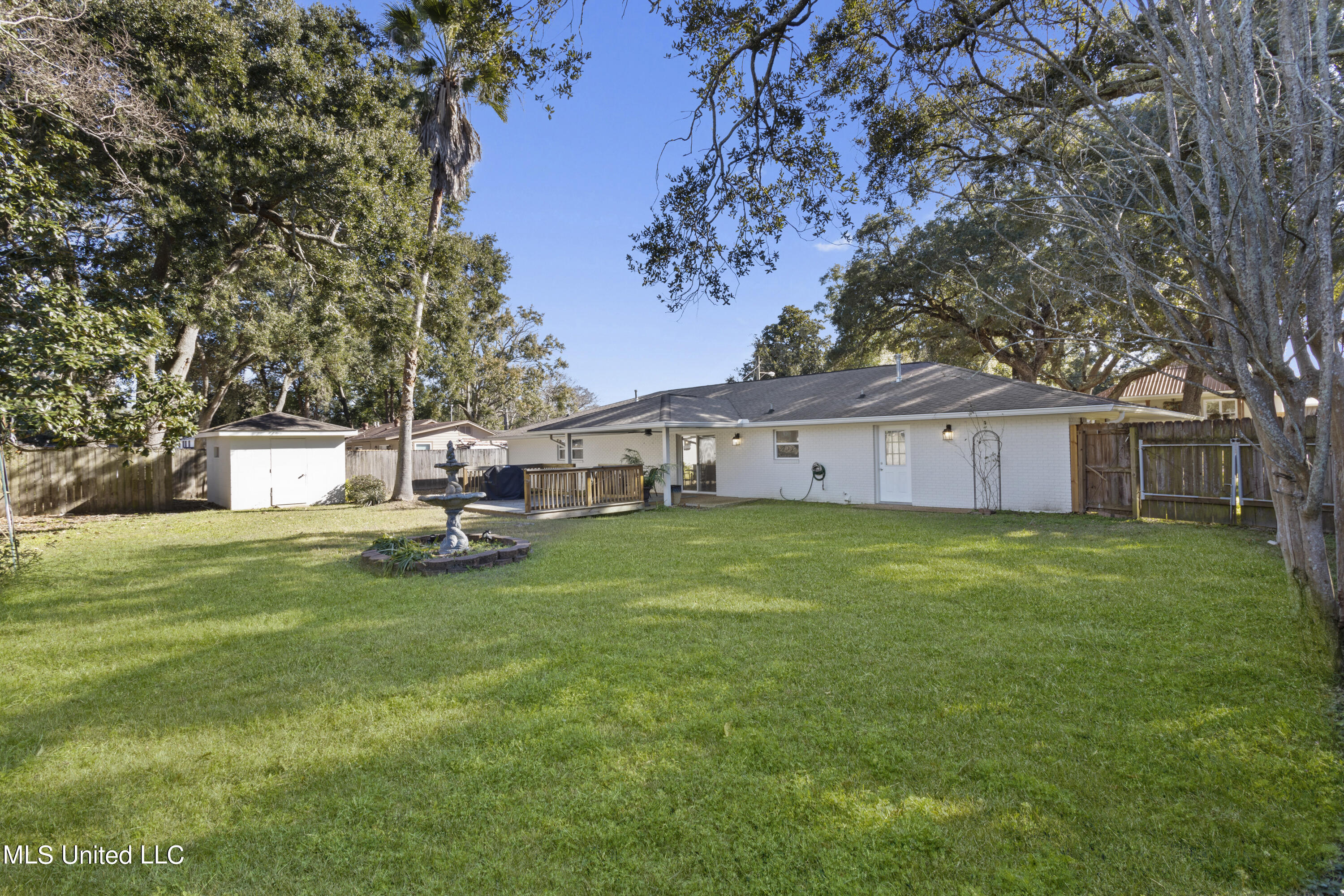 1056 Cherokee Street Biloxi, MS 39530 - Photo 4 of 27 025