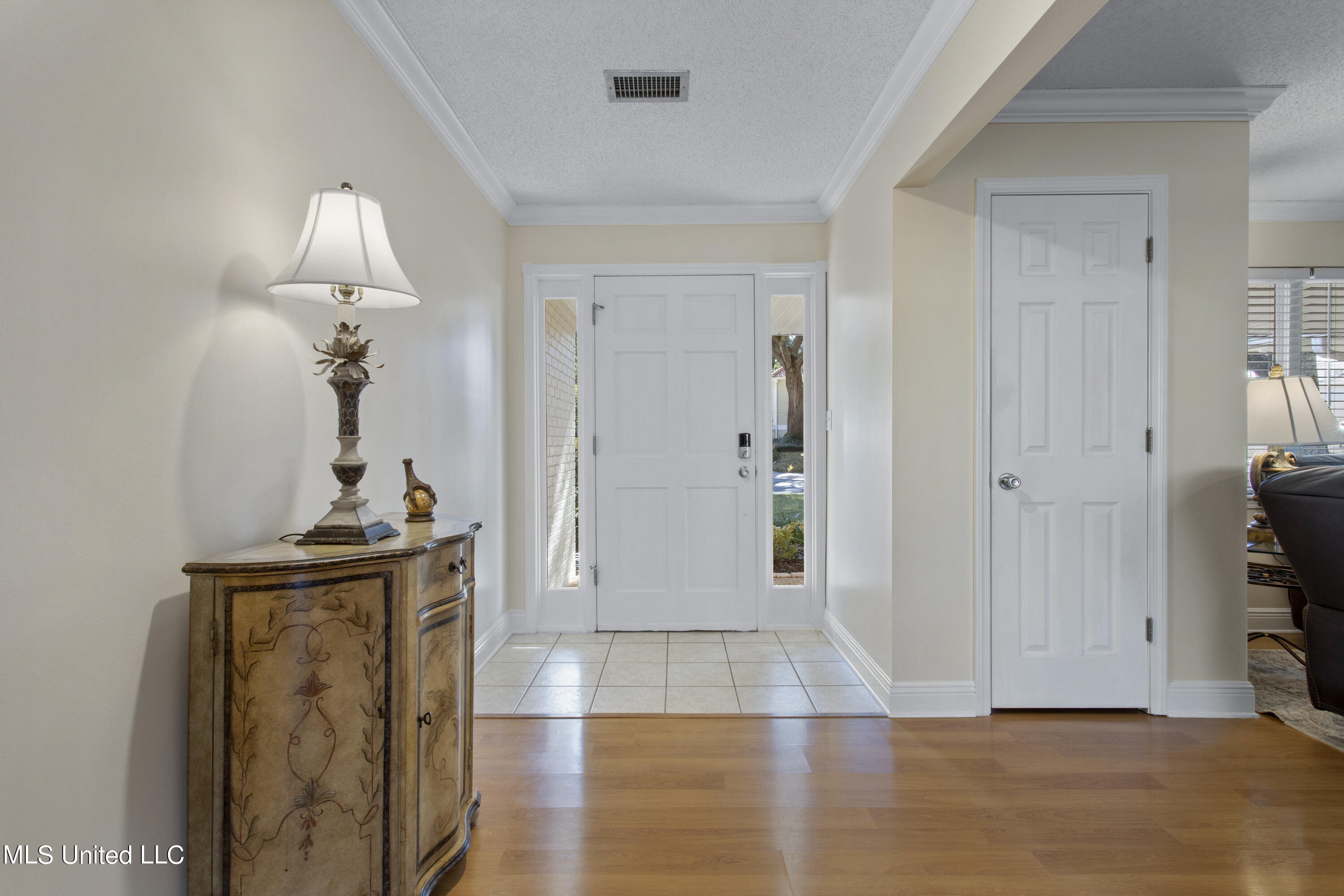 1056 Cherokee Street Biloxi, MS 39530 - Photo 5 of 27 003